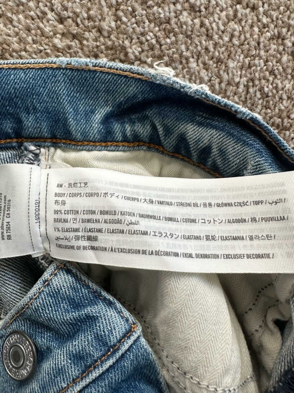 Abercrombie & Fitch The Mom Short Distressed Mid-Rise Denim Shorts Size 28/6 - Picture 7 of 8